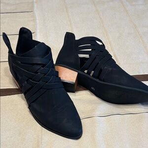 Source Unknown Black Strappy Ankle Boots